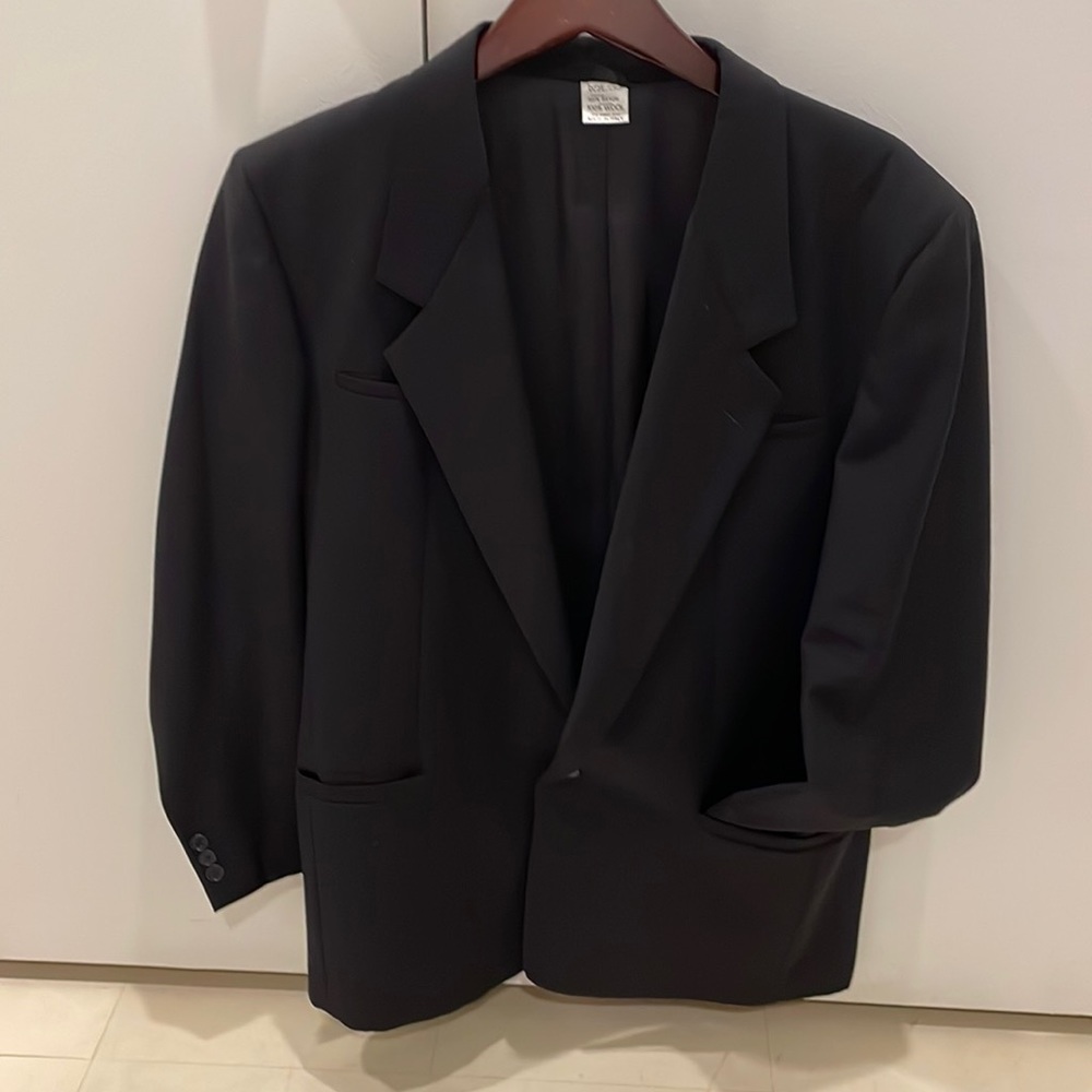 Men’s classic black wool dress suit coat, single button, 2 upper& lower pockets